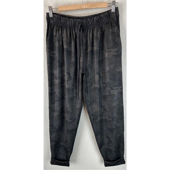 Lululemon Jet Crop Pant Savasana Camo Black Cuffed Pockets Drawstring, 8/Medium - Picture 1 of 9